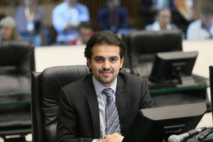 Legislativo do Paraná amplia medidas de divulgação contra o crime de maus tratos a animais Legislativo do Paraná amplia medidas de divulgação contra o crime de maus tratos a animais