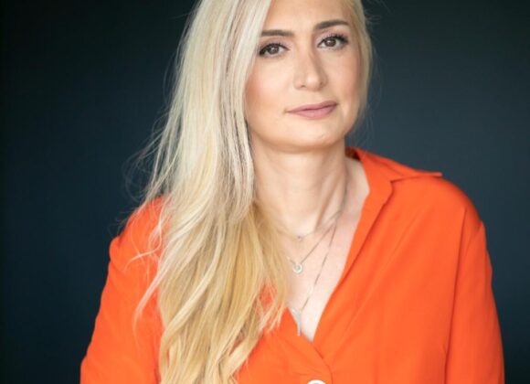 MULHERES QUE INSPIRAM OUTRAS MULHERES: Rachel Polito venceu a paralisia facial e todas suas inseguranças e hoje além de trabalhar como professora de oratória é escritora internacional Rachel Polito venceu a paralisia facial e todas suas inseguranças e hoje além de trabalhar como professora de oratória é escritora internacional