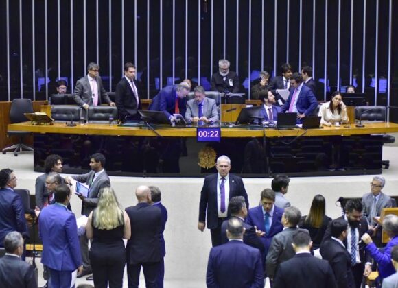 Câmara aprova projeto de lei para taxação de fundos de alta renda e offshores