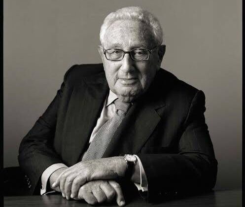 Morre aos 100 anos Henry Kissinger, ex-Secretário de Estado dos EUA SFT aprova tese que pune imprensa por supostas informações falsas