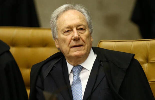 Lula diz que Lewandowski seria o ideal para ocupar o cargo de ministro da Justiça Lula diz que Lewandowski seria o ideal para ocupar o cargo de ministro da Justiça