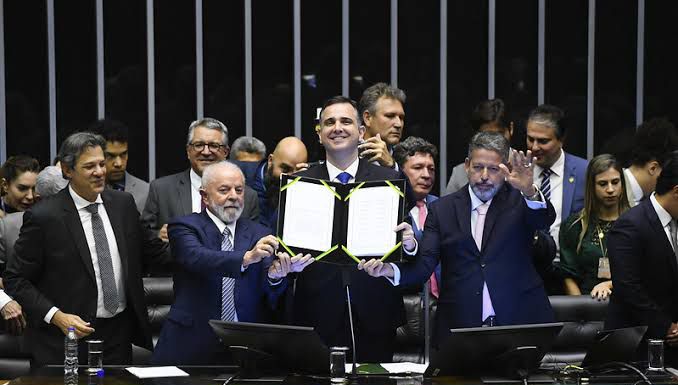 Congresso Nacional Promulga Reforma Tributária Marcando o Fim de um Sistema com Mais de 50 Anos