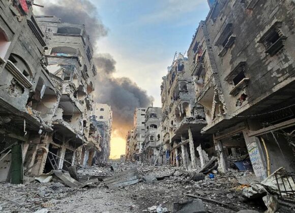 Israel irá expandir operação terrestre em todas as Faixa de Gaza casas-e-predios-destruidos-por-bombardeios-israelenses-em-jabalia-no-norte-da-faixa-de-gaza-1697760342406_v2_900x506
