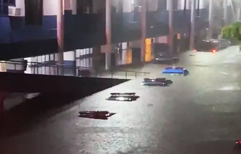 Rio de Janeiro fica em estado de alerta após fortes chuvas Rio de Janeiro fica em estado de alerta após fortes chuvas