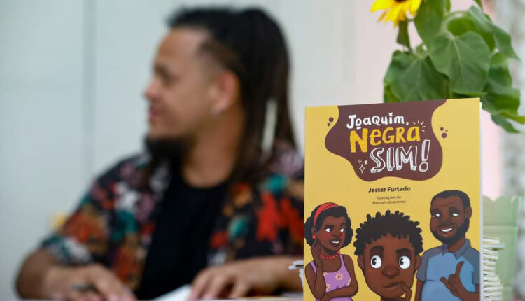 Professor da rede estadual lança livro infantojuvenil que debate relações afrocentradas na próxima quinta 29, na BBP