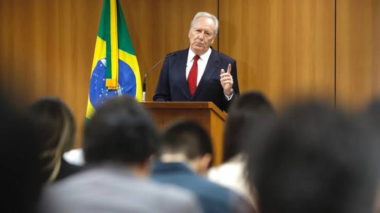 Ministro da Justiça anuncia muralhas e aumento efetivo em penitenciárias