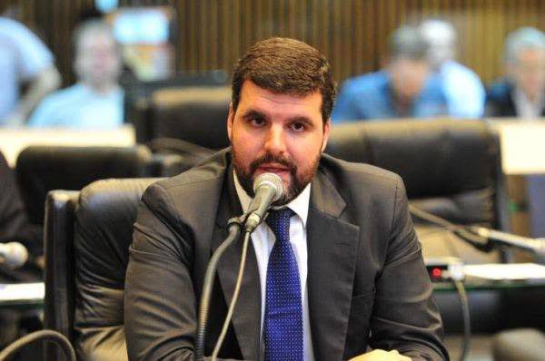 Deputado Pedro Lupion recebe visita de Jair Bolsonaro para discutir pautas agrícolas no Rio Grande do Sul Deputado Pedro Lupion recebe visita de Jair Bolsonaro para discutir pautas agrícolas no Rio Grande do Sul