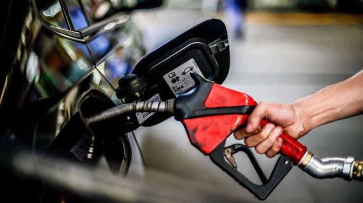 Petrobras anuncia aumento na gasolina e gás de cozinha a partir de terça-feira Petrobras anuncia aumento na gasolina e gás de cozinha a partir de terça-feira