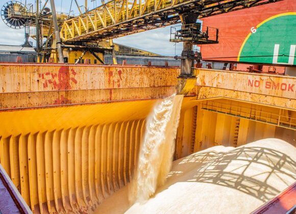 Exportações do Paraná para Ásia, África e Oriente Médio Batem Recorde no 1º Semestre Almirante Tamandaré: Duplicação da Rodovia dos Minérios Chega a 88%