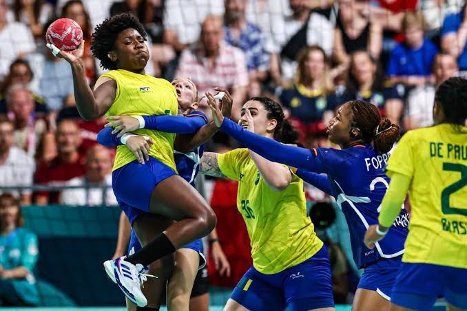 Seleção Brasileira de Handebol Feminino Enfrenta Desafio Contra a França Seleção Brasileira de Handebol Feminino Enfrenta Desafio Contra a França