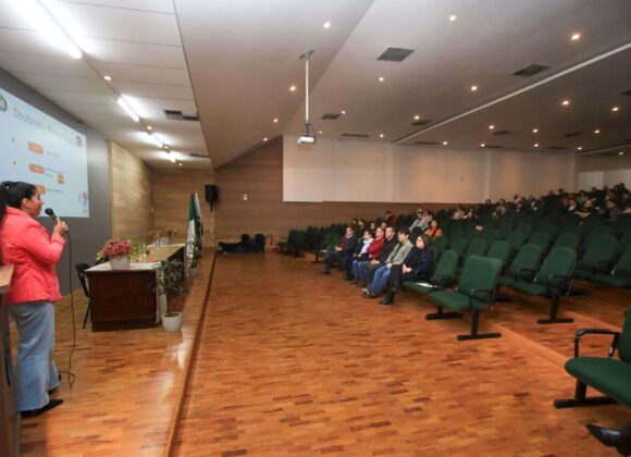 . UEL Recebe 184 Novos Estudantes de Mestrado e Doutorado UEL recebe 184 novos estudantes de mestrado e doutorado