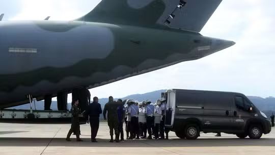 . Força-tarefa do IML Identifica 56 dos 62 Mortos de Acidente Aéreo em SP Força-tarefa do IML Identifica 56 dos 62 Mortos de Acidente Aéreo em SP