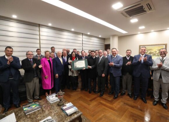 @ Desembargador Carlos Vieira Von Adamek é Homenageado na Assembleia Legislativa do Paraná Desembargador Carlos Vieira Von Adamek é Homenageado na Assembleia Legislativa do Paraná