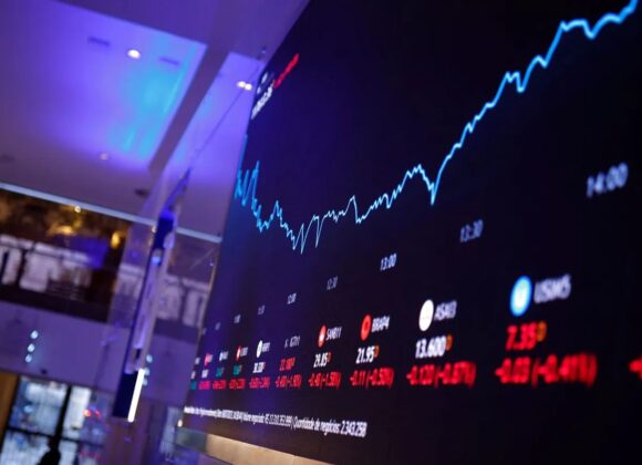 @ Ibovespa Encosta na Máxima Histórica, com Espera por Queda de Juros nos EUA; Dólar cai a R$ 5,45 Ibovespa Encosta na Máxima Histórica com Espera por Queda de Juros nos EUA Dólar cai a R$ 545