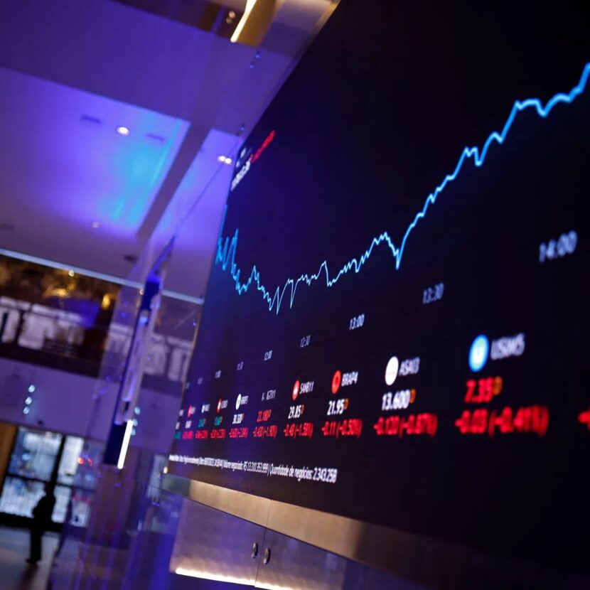Ibovespa Encosta na Máxima Histórica com Espera por Queda de Juros nos EUA Dólar cai a R$ 545