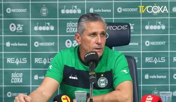 Jorginho pede que torcida apoie o Coritiba e cita Manga como nome que pode fortalecer a equipe
