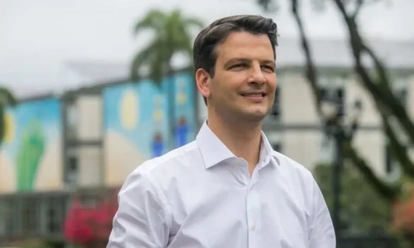Conheça o prefeito da próxima gestão de Curitiba Eduardo Pimentel Conheça o prefeito da próxima gestão de Curitiba Eduardo Pimentel