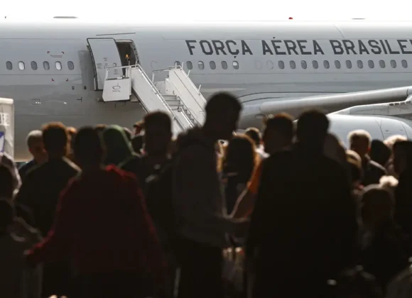 Força Aérea Brasileira pousa o quinto avião com resgatados do conflito entre Israel e Hezbollah Força Aérea Brasileira pousa o quinto avião com resgatados do conflito entre Israel e Hezbollah