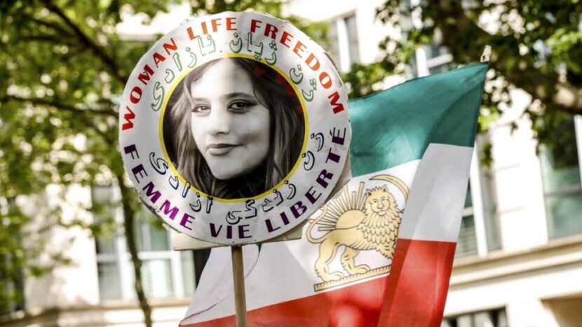 Jornalistas iranianas são condenadas a 5 anos de prisão por revelação de caso Jornalistas iranianas são condenadas a 5 anos de prisão por revelação de caso