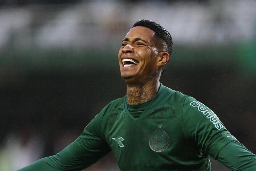 Manga volta, marca e Coritiba ainda sonha com acesso após vitória em casa