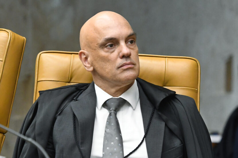 Ministro do Supremo Tribunal Federal determina extradição de brasileiros presente em atos antidemocráticos Ministro do Supremo Tribunal Federal determina extradição de brasileiros presente em atos antidemocráticos