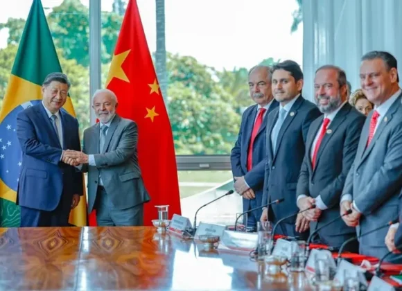 Brasil e China fazem dezenas de acordos em visita de presidente chinês ao G20