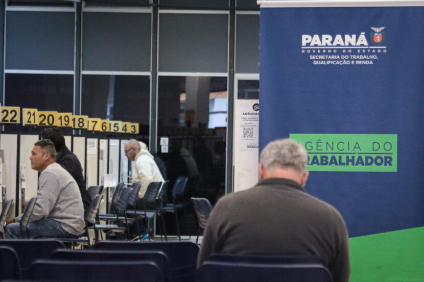 Agencia do Trabalhador - As Agências do Trabalhador do Paraná e postos avançados começam a semana com a oferta de 22.033 vagas de emprego com carteira assinada no Estado.