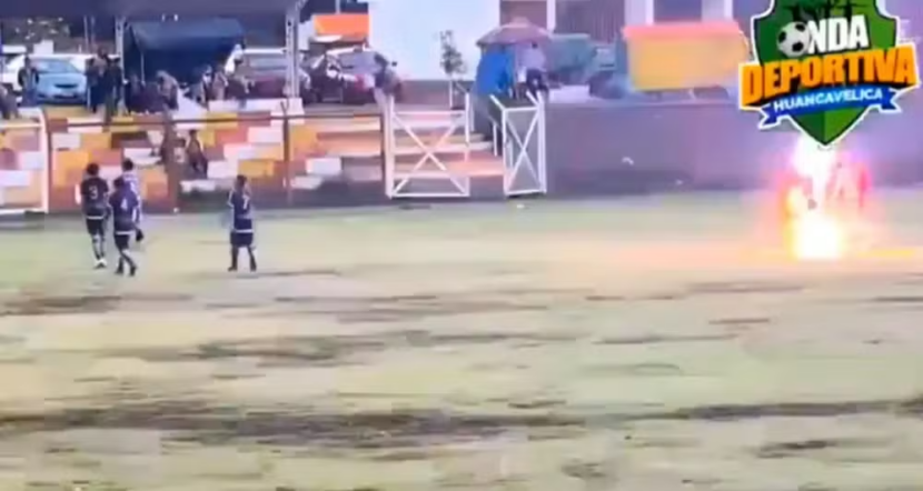 Jogador peruano morre após ser atingido por raio durante partida amadora Jogador-peruano-morre-após-ser-atingido-por-raio-durante-partida-amadora
