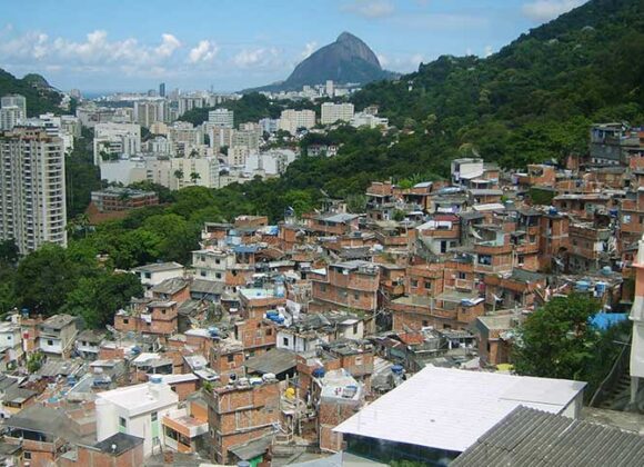 Mais de 16 milhões de pessoas vivem em favelas no Brasil segundo último Censo IBGE Mais de 16 milhões de pessoas vivem em favelas no Brasil segundo último Censo IBGE