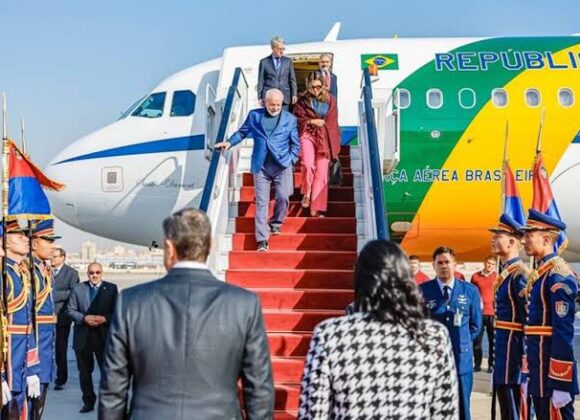Presidente Lula chega ao Egito para falar sobre guerra entre Israel e Hamas Presidente Lula chega ao Egito para falar sobre guerra entre Israel e Hamas