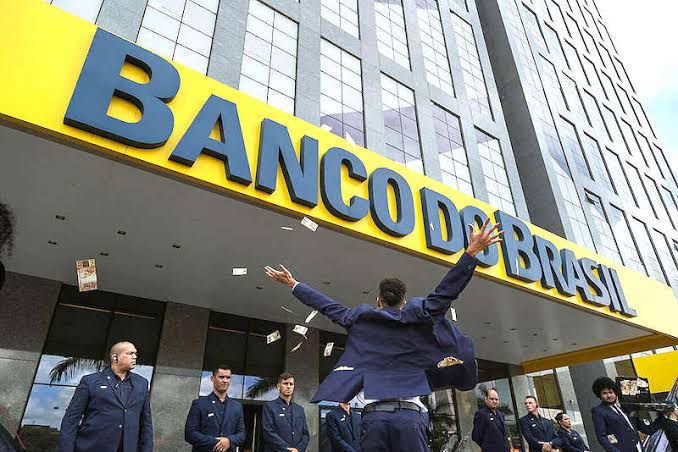 🏦 Banco do Brasil se posiciona Em meio à polêmica da Lei Magnitsky e às decisões do STF, o BB afirmou estar preparado para lidar com cenários complexos e reforçou que atua sempre dentro da legislação brasileira e padrões internacionais. 📉 O mercado reagiu com queda nas ações, mas a instituição destacou sua solidez, experiência global e compromisso com clientes e investidores. #BancoDoBrasil #Economia #STF #Magnitsky #MaitêBrusman