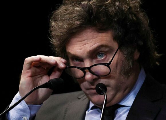 Milei sofre nova derrota: Câmara argentina derruba vetos do presidente em área de educação e saúde