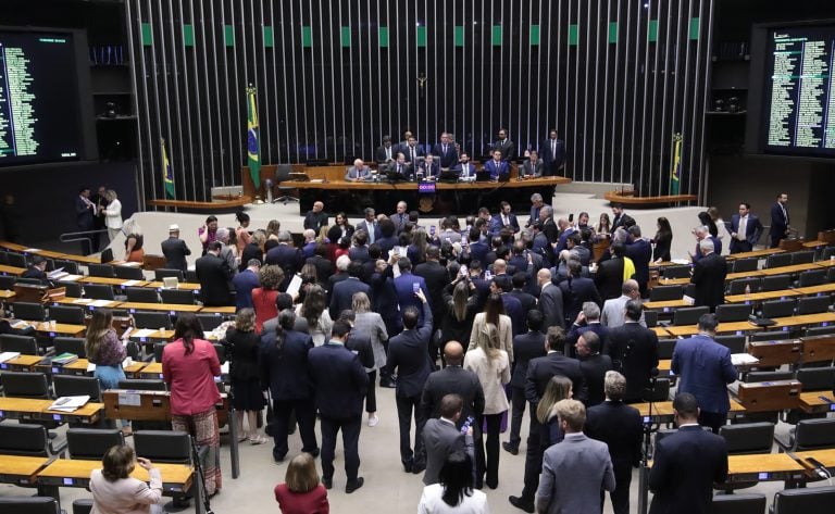 Bancada paranaense confirma 23 votos a favor da urgência na proposta de anistia