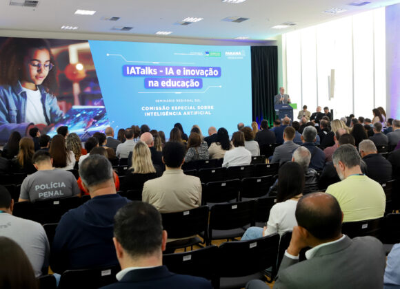 Seminário em Curitiba debate uso de inteligência artificial na educação pública