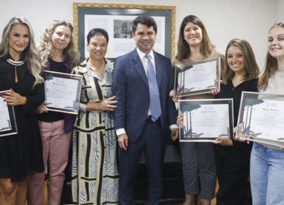 Deputada homenageia equipe 100% feminina da UniFM por destaque nas transmissões esportivas 80e934f9-a310-452b-9628-57345ba1ed8e.jpg
