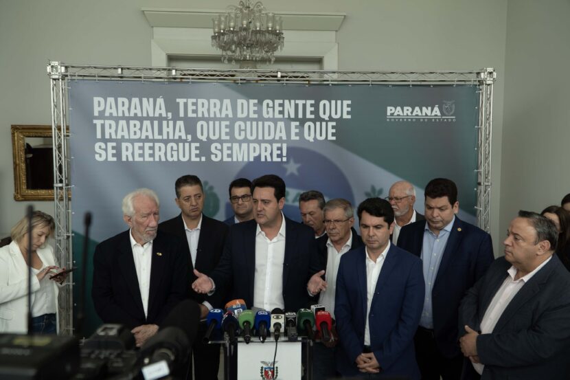 Governo do Paraná anuncia construção de 320 casas e auxílio financeiro para famílias atingidas por tornado em Rio Bonito do Iguaçu Governo do Paraná anuncia construção de 320 casas e auxílio financeiro para famílias atingidas por tornado em Rio Bonito do Iguaçu