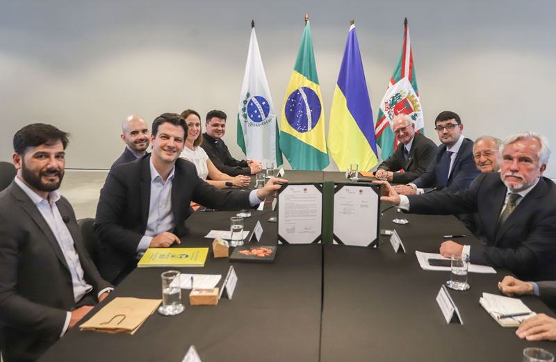 Escolas municipais de Curitiba vão ensinar a língua ucraniana 00532331