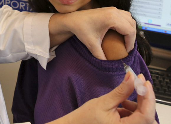 Curitiba realiza campanha da vacinação contra o HPV 00535081