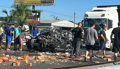 Grave acidente na BR-101 em Itajaí deixa mortos e provoca explosão CAPA PARA O SITE