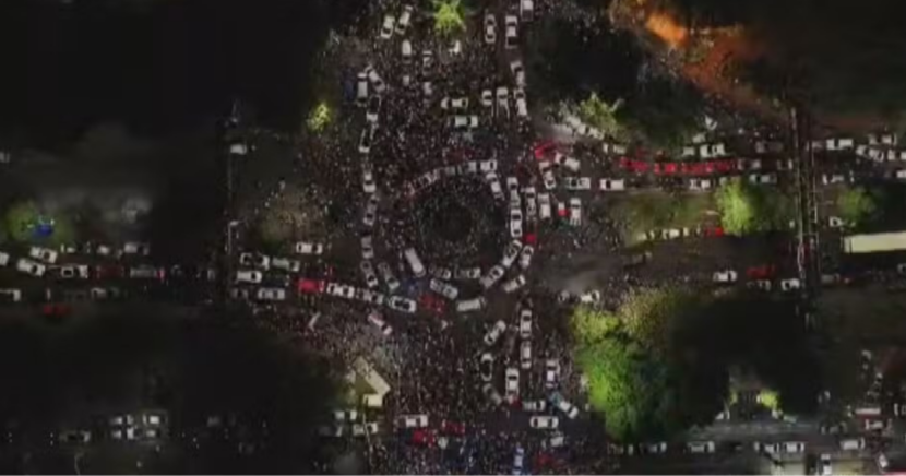 Paraguaios lotam ruas da fronteira para comemorar classificação histórica na Copa do Mundo Paraguaios lotam fronteira