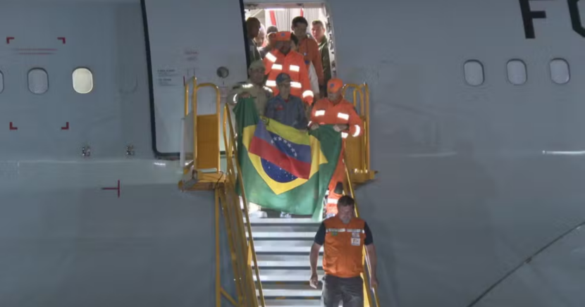 Equipes brasileiras retornam após resgatar 14 sobreviventes de terremotos na Venezuela Resgate na Venezuela