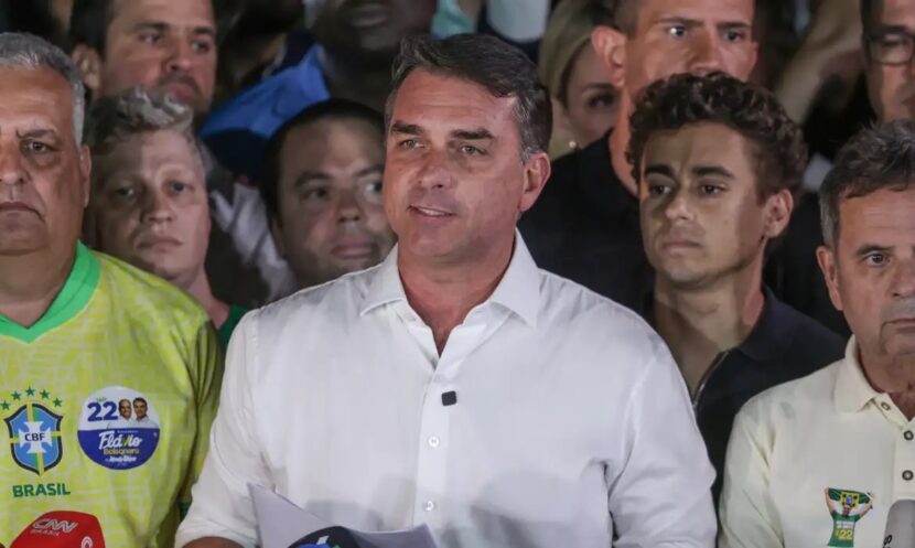 Flávio Bolsonaro deixa o Brasil e chega aos Estados Unidos img_4359
